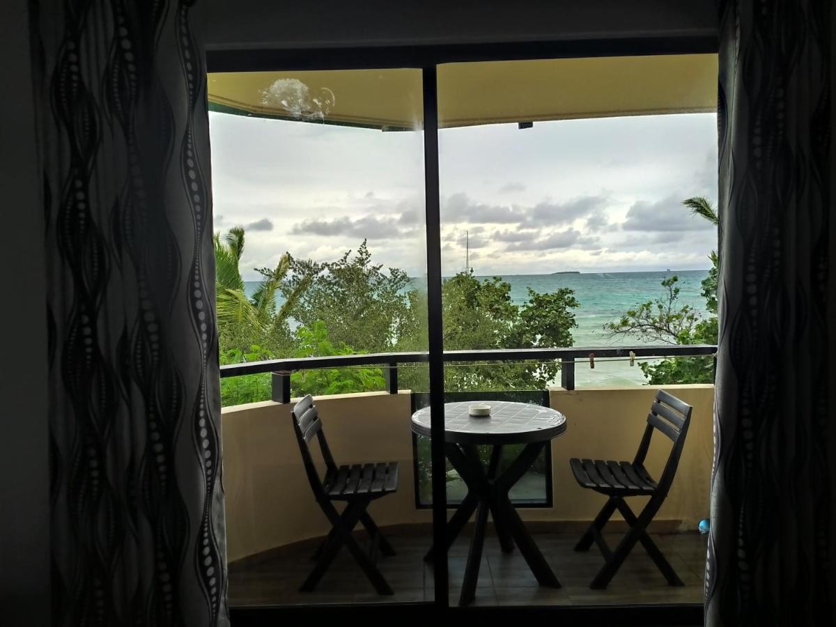 Crown Beach Hotel-Private Bikini Beach Dhiffushi Eksteriør billede