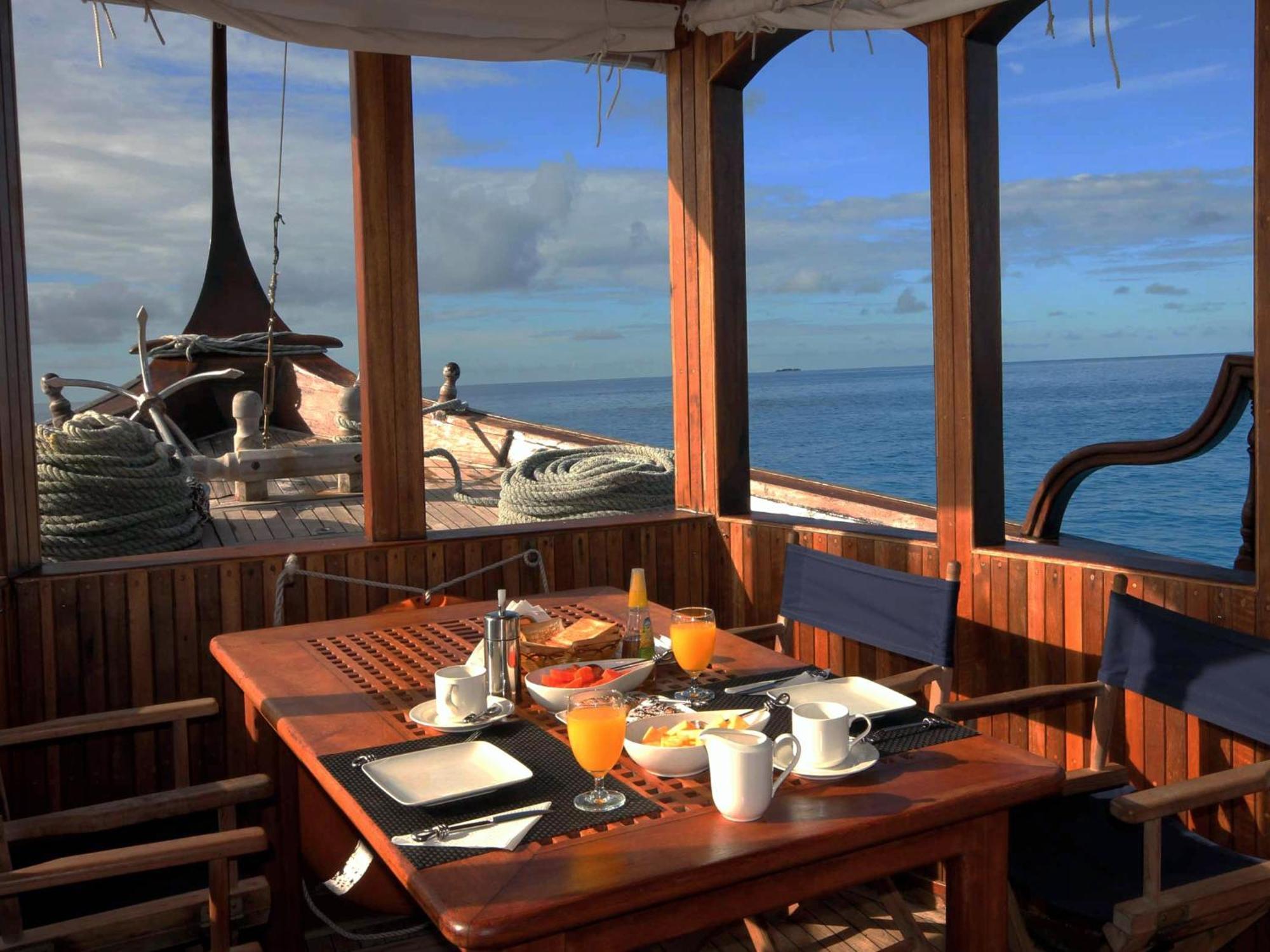 Crown Beach Hotel-Private Bikini Beach Dhiffushi Eksteriør billede