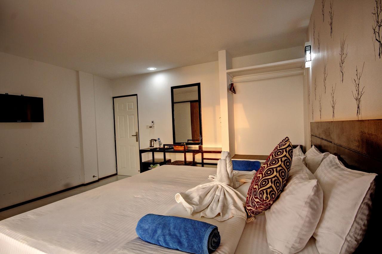 Crown Beach Hotel-Private Bikini Beach Dhiffushi Eksteriør billede