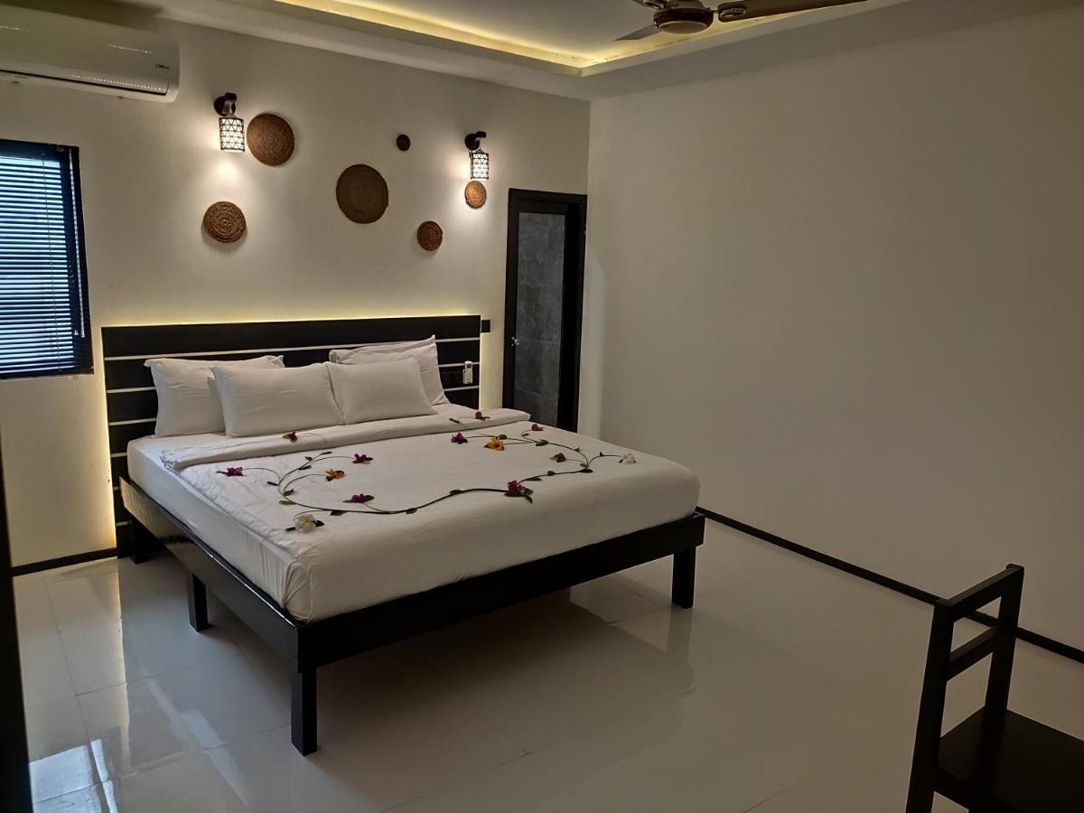 Crown Beach Hotel-Private Bikini Beach Dhiffushi Eksteriør billede